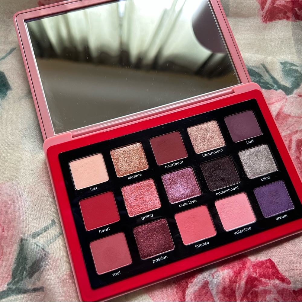 ❤️ Natasha Denona Love eyeshadow palette